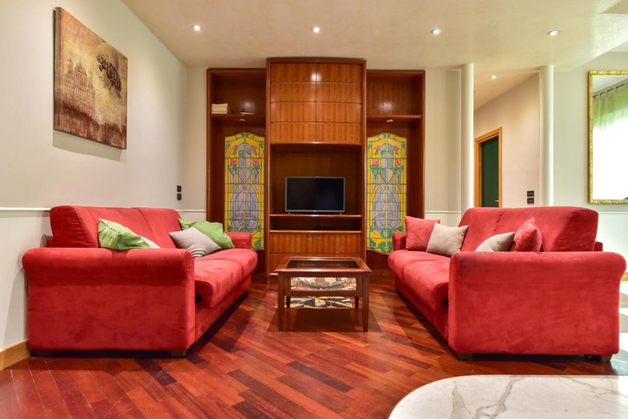 Elegant & Cozy Apartment In The Heart Of Rome Roma Exterior foto