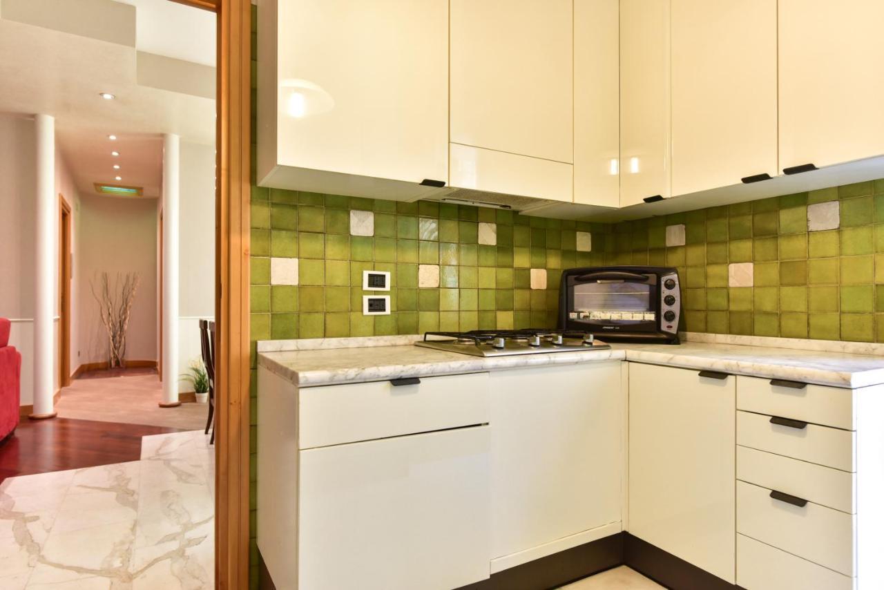 Elegant & Cozy Apartment In The Heart Of Rome Roma Exterior foto