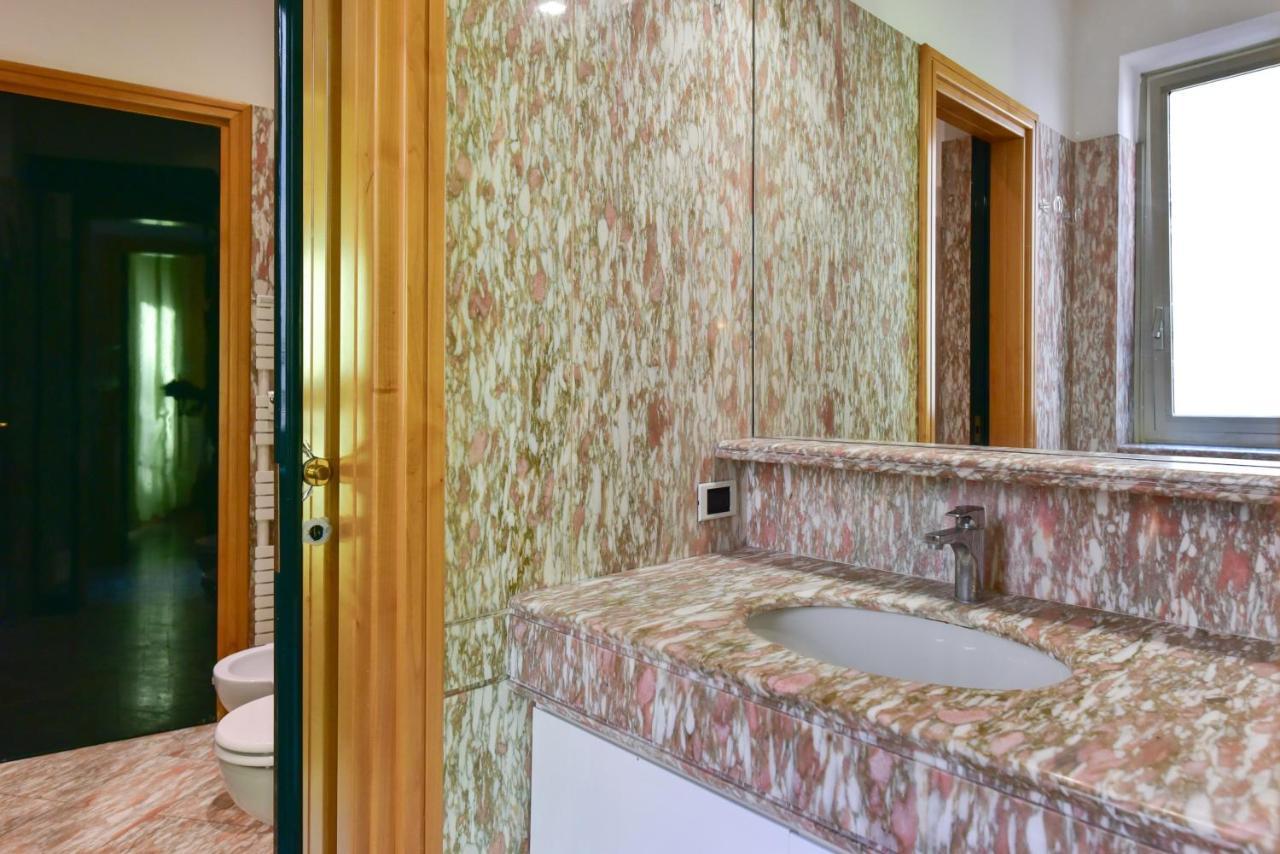 Elegant & Cozy Apartment In The Heart Of Rome Roma Exterior foto